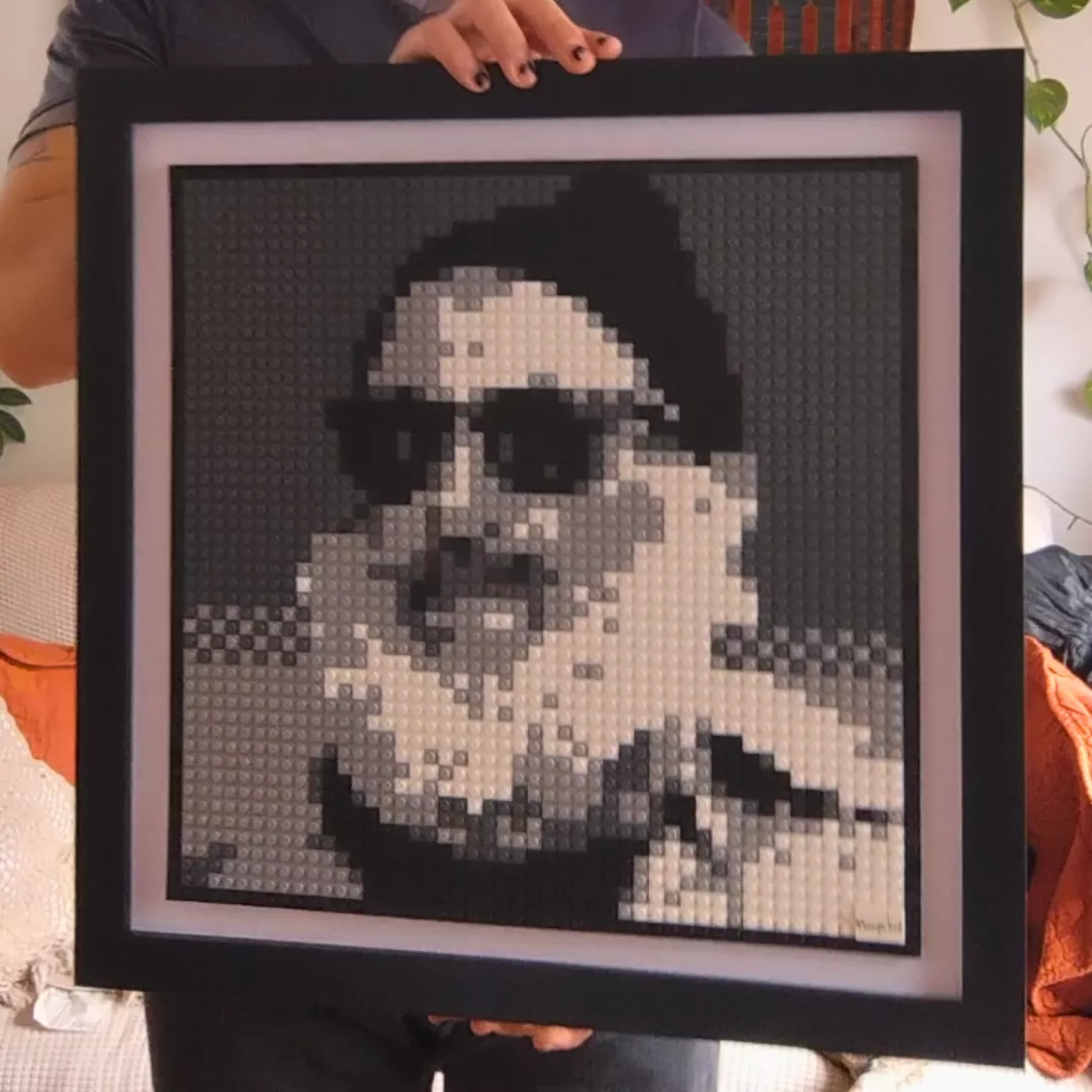 El Macha pixel art brick frame